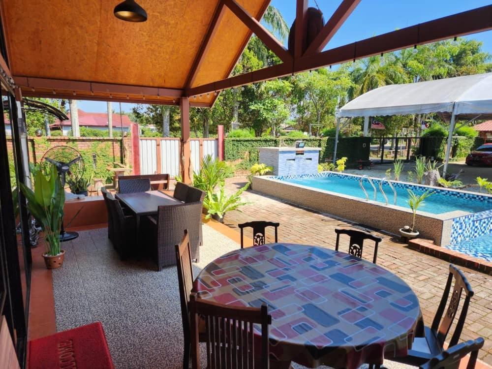 Homestay Umbai Kelana Merlimau Exterior photo